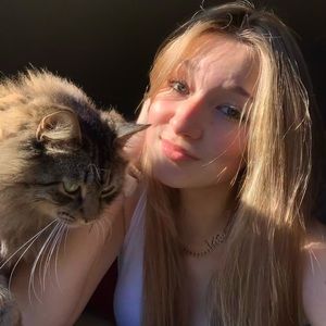 Meet your Posher, Kayla